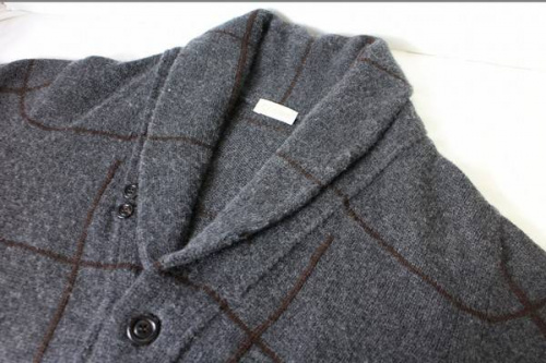 トップスのカーディガン