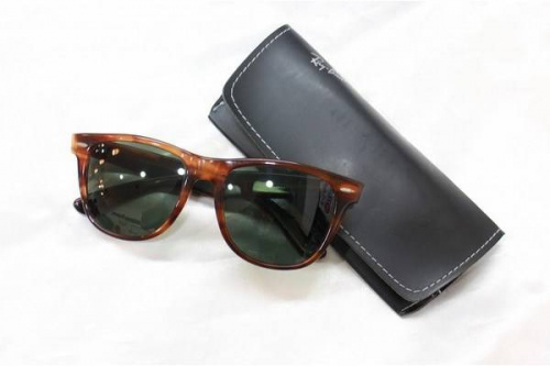 サングラスのレイバン