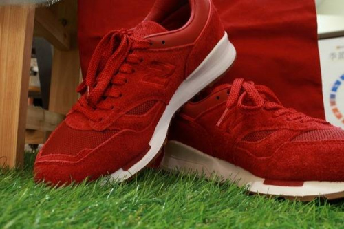 限定120足のスニーカー