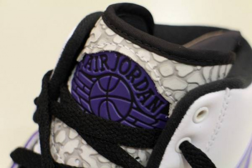 スニーカーのエアジョーダン