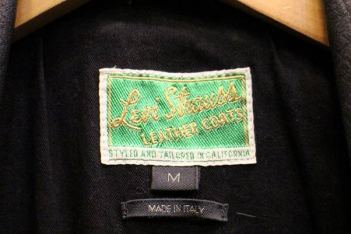 トップスのレザージャケット