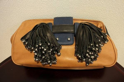 クラッチの小物