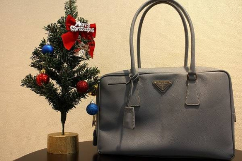 レディースのPRADA