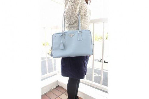 プラダのバッグ