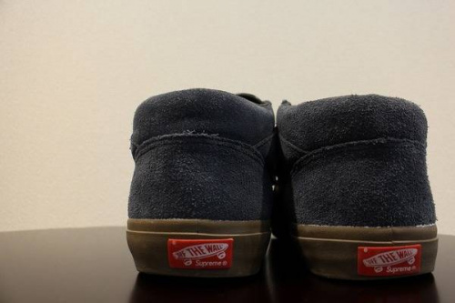 スニーカーの稲毛