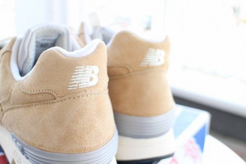 スニーカーのニューバランス