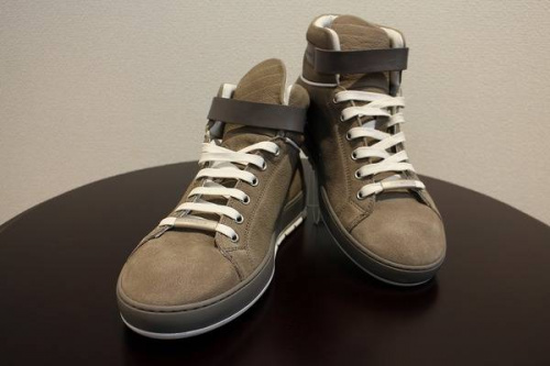 スニーカーのレザー