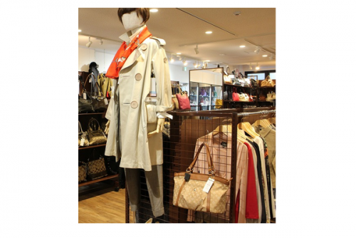 コレッツォーニのテーラードジャケット