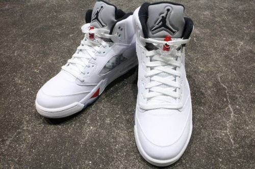 スニーカーのSUPREME