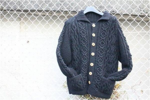 ニットのINVERALLAN