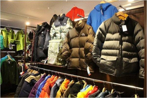 ブランドのダウンジャケット