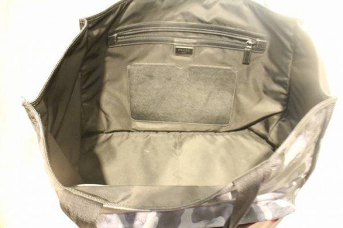 バッグのカモフラ