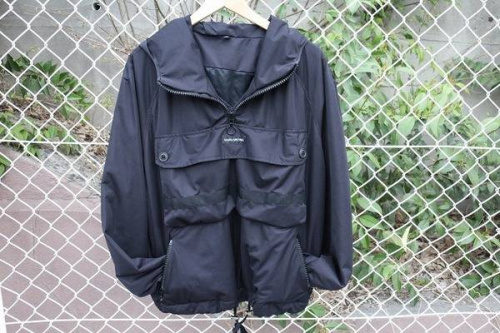 パーカーの稲毛