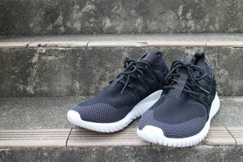 adidasのアディダス