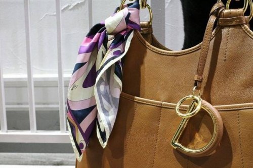 トートバッグのスカーフ