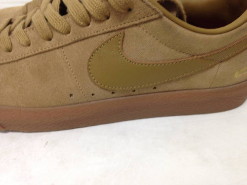 スニーカーのシュプリーム