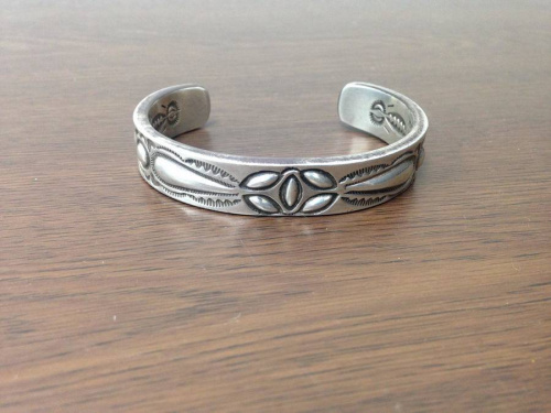 バングルのナバホ