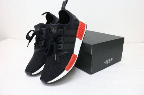 ＡＤＩＤＡＳのスニーカー