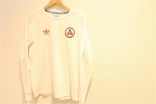 スポーツブランドのadidas