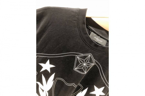 GIVENCHY