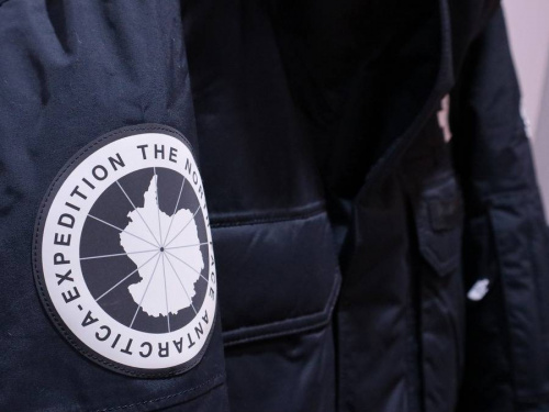 サザンクロスパーカーのTHE NORTH FACE