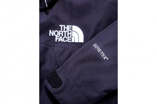 ザノースフェイスのMOUNTAIN JACKET