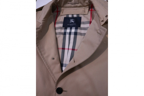 ラグジュアリーブランドのBURBERRY LONDON