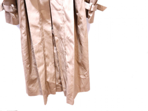 グレースクラスのバックプリーツトレンチコート