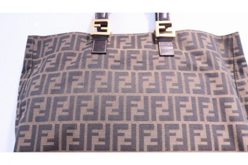 フェンディのハンドバッグ