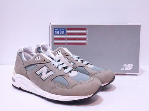 スニーカーのNEW BALANCE