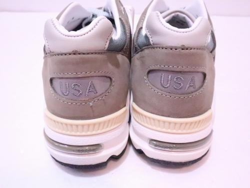 ニューバランスのローカットスニーカー