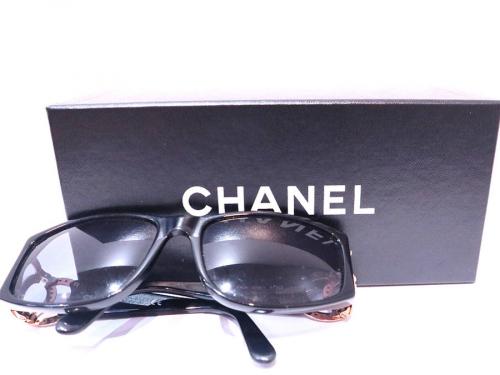 シャネルのサングラス