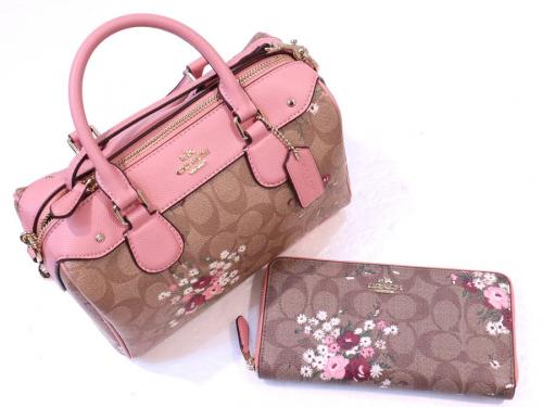 ラグジュアリーブランドのcoach