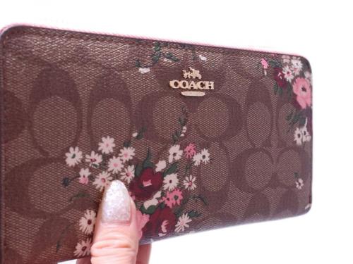 コーチのフローラルプリントショルダーバッグ
