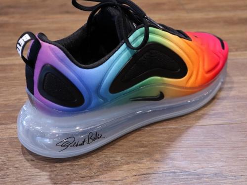 ナイキのAIR MAX720 BE TRUE