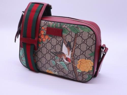 グッチのクロスボディバッグスプリーム