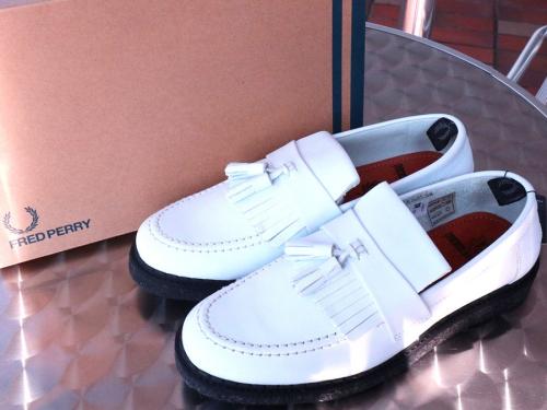 ジョージコックスのタッセルローファー