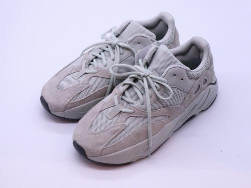 アディダスのYEEZY BOOST 700