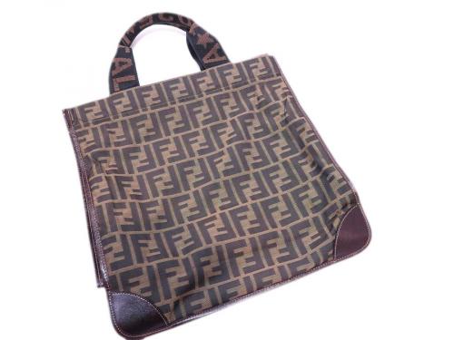 フェンディの折りたたみトートバッグ