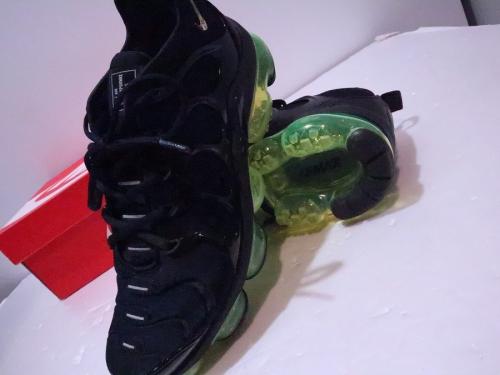 ナイキのAIR VAPORMAX PLUS