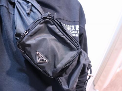 プラダのウエストバッグ