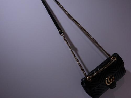 ショルダーバッグのチェーンショルダー