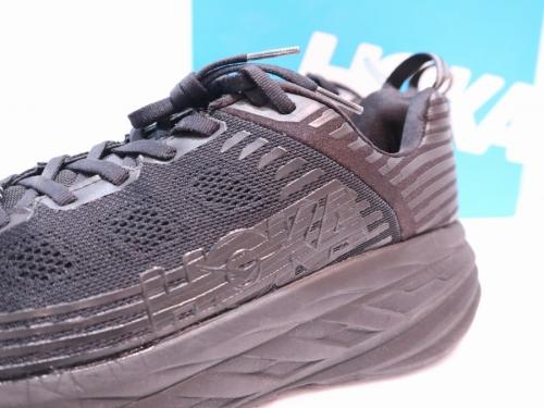 スニーカーのHOKAONEONE