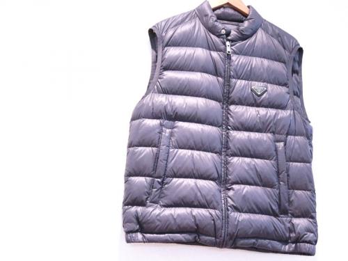プラダのダウンベスト