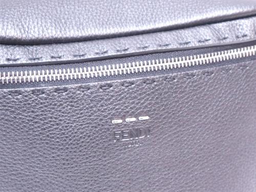 フェンディのレザーウエストバッグ