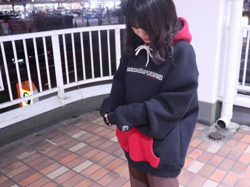 アレキサンダーワンのロゴプリントパーカー