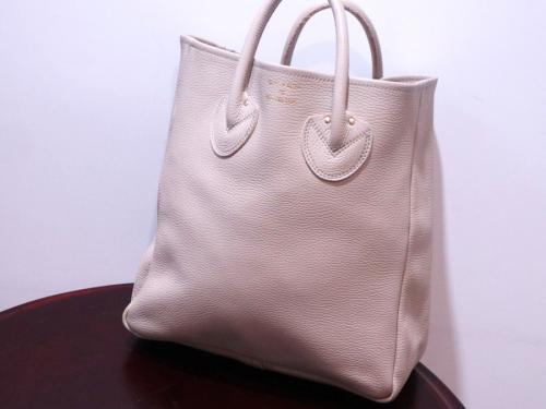 ヤングアンドオルセンのレザートートバッグ