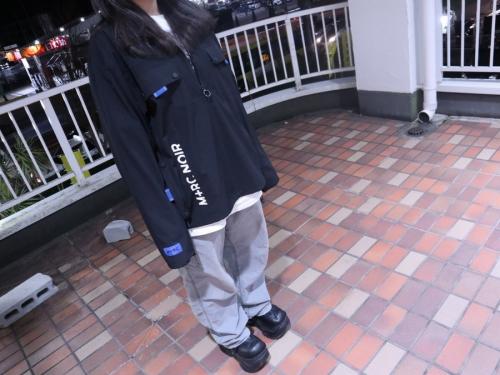 ハーフジップナイロンジャケットのメンズ