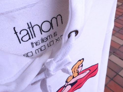 ファゾムのプルオーバーパーカー