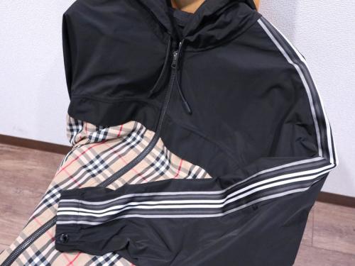 チェックパネルシェイプメモリータフタフーデッドジャケットのメンズ